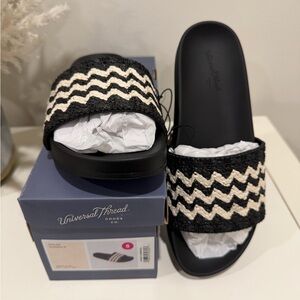 Size 5 Women's Chloe Raffia Footbed Slide Sandals Universal Threads NWT B&W